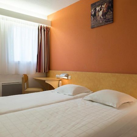 The Originals Access, Hotel Saint-Flour Bagian luar foto