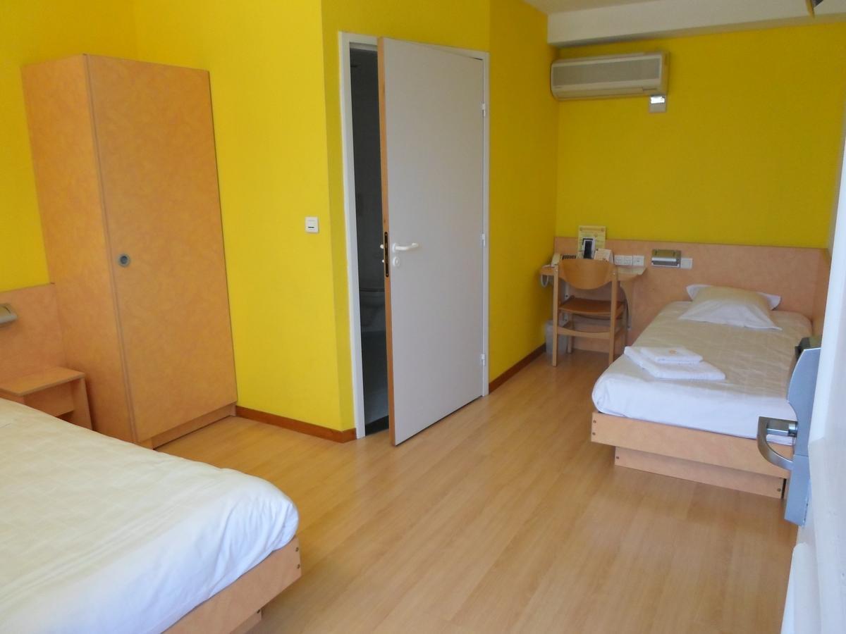 The Originals Access, Hotel Saint-Flour Bagian luar foto